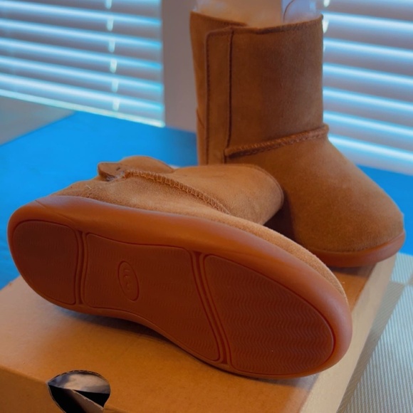 Toddler Girl Boots - Picture 3 of 3